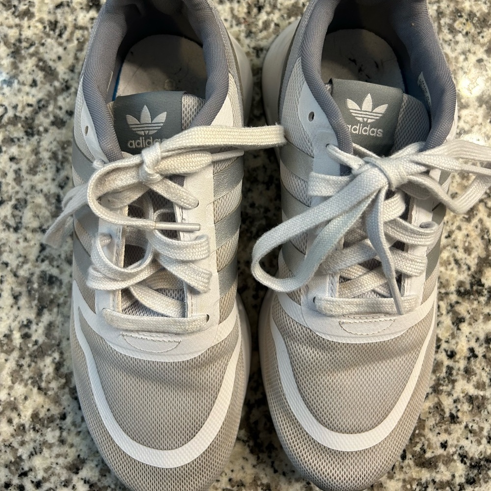 Adidas Sneakers